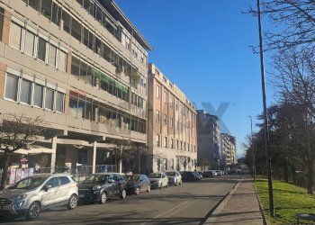 Edificio all\'aperto - Negozio V.le Libertà
 
8A, Pavia - foto 8