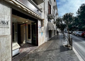 Edificio all\'aperto - Locale Commerciale Via Santa Maria di Merino
 
36, Vieste - foto 1