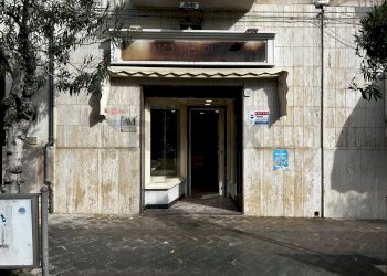 Edificio all\'aperto - Locale Commerciale Via Santa Maria di Merino
 
36, Vieste - foto 2