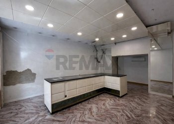 Bagno - Locale Commerciale Via Santa Maria di Merino
 
36, Vieste - foto 4