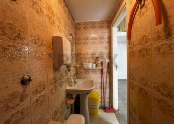 Bagno - Locale Commerciale Via Santa Maria di Merino
 
36, Vieste - foto 20