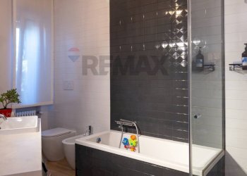 Bagno - Trilocale Strada Langhirano
 
54, Parma - foto 9