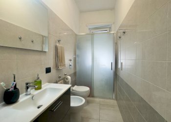 Bagno finestrato - Two-room apartment Via Monte Grappa
259, Sesto San Giovanni - photo 13