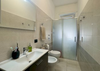 Bagno finestrato - Two-room apartment Via Monte Grappa
259, Sesto San Giovanni - photo 14