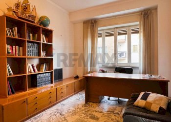 Soggiorno - Appartamento Via Lieti A Capodimonte
 
51/f, Napoli - foto 1