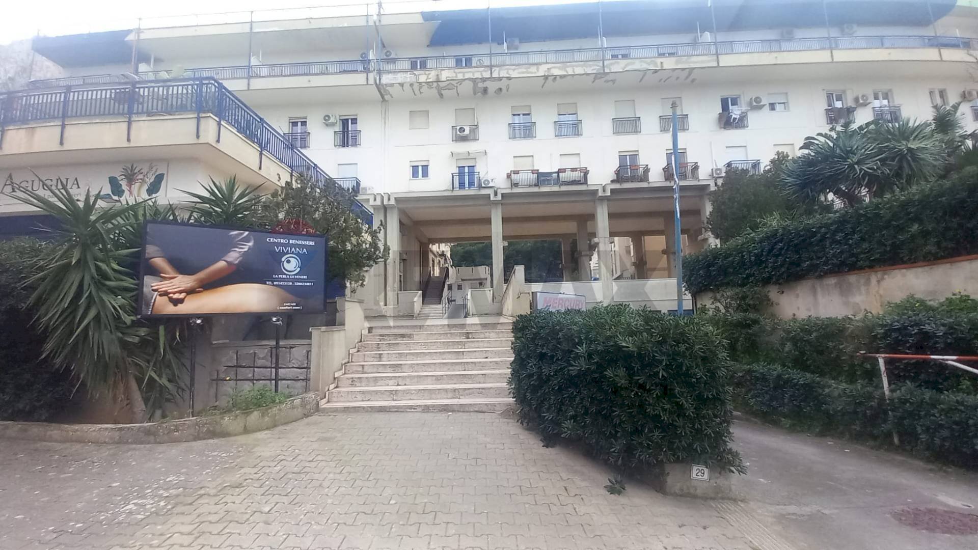 Edificio all\'aperto - Quadrilocale via Largo Salvatore Caronia Roberti
 
22, Palermo - foto 3