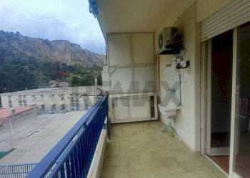 Balcone - Quadrilocale via Largo Salvatore Caronia Roberti
 
22, Palermo - foto 9