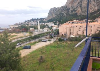 Balcone - Quadrilocale via Largo Salvatore Caronia Roberti
 
22, Palermo - foto 12