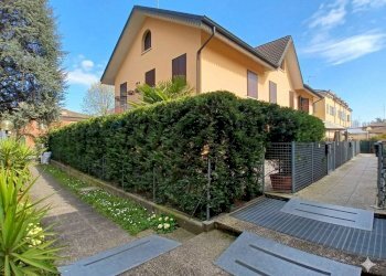 Casa all\'aperto - Villa a Schiera Via Ospedale
 
6, San Martino in Rio - foto 1
