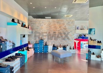 Soggiorno - Shop Via Luca della Robbia
 
24/b, Reggio nell'Emilia - photo 11