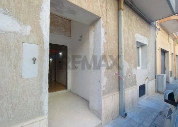 Facciata - Casa indipendente Via Cuneo
 
70, Mesagne - foto 2