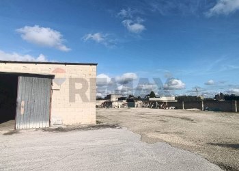 Edificio all\'aperto - Locale Commerciale Via Vecchia Mesagne
 
81, Latiano - foto 3