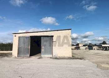 Casa all\'aperto - Locale Commerciale Via Vecchia Mesagne
 
81, Latiano - foto 4