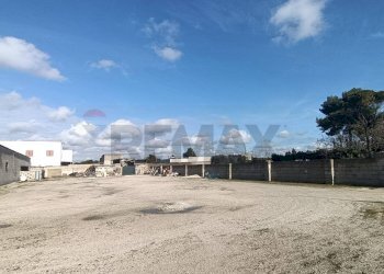 Edificio all\'aperto - Locale Commerciale Via Vecchia Mesagne
 
81, Latiano - foto 7