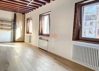 tre finestre sul soggiorno - Attico Treviso - foto 16