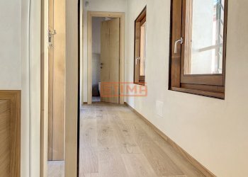 corridoio verso le camere e bagno sopra - Attico Treviso - foto 27