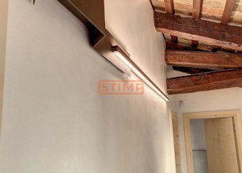 particolare delle luci a led con struttura in corten - Attico Treviso - foto 28