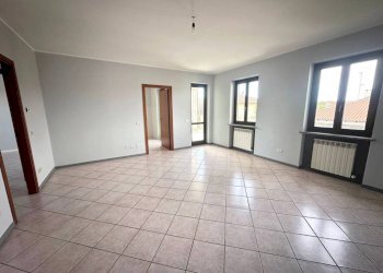 Soggiorno - Trilocale via Leonardo da Vinci, Pombia - foto 3