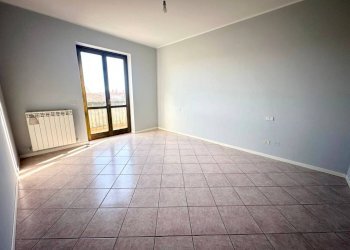 Camera da letto - Trilocale via Leonardo da Vinci, Pombia - foto 12