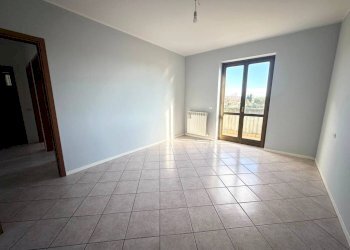 Camera da letto - Trilocale via Leonardo da Vinci, Pombia - foto 13