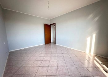 Camera da letto - Trilocale via Leonardo da Vinci, Pombia - foto 14