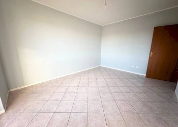 Camera da letto - Trilocale via Leonardo da Vinci, Pombia - foto 15