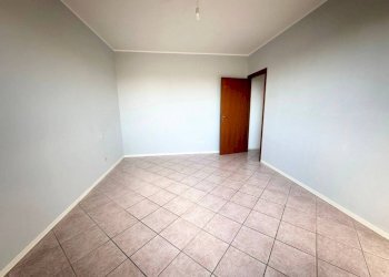 Camera da letto - Trilocale via Leonardo da Vinci, Pombia - foto 17