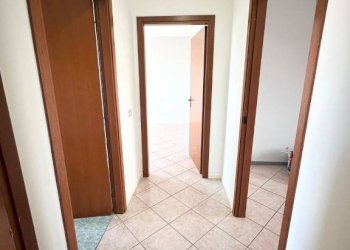 Corridoio - Trilocale via Leonardo da Vinci, Pombia - foto 25