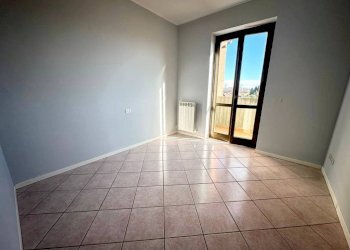 Camera da letto - Trilocale via Leonardo da Vinci, Pombia - foto 27