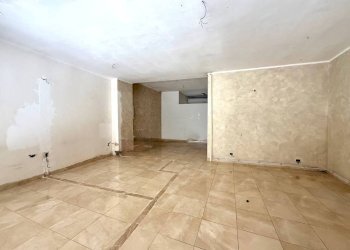 Stanza non arredata - Negozio via Ferruccio Valobra, 170, Carmagnola - foto 4