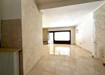 Stanza non arredata - Negozio via Ferruccio Valobra, 170, Carmagnola - foto 11