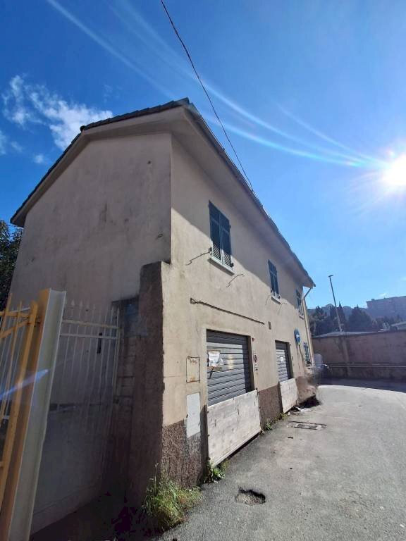 Facciata - Villa via Carnia, 95, Genova (zona Sampierdarena) - foto 1