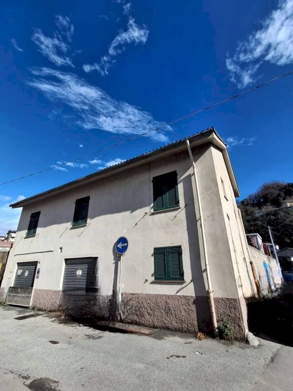 Facciata - Villa via Carnia, 95, Genova (zona Sampierdarena) - foto 2