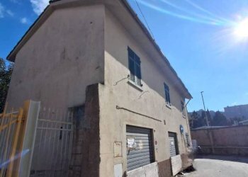 Facciata - Villa via Carnia, 95, Genova (zona Sampierdarena) - foto 1