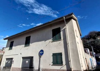 Facciata - Villa via Carnia, 95, Genova (zona Sampierdarena) - foto 2
