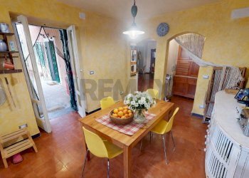 Sala da pranzo - Casa semi indipendente Calice al Cornoviglio - foto 9