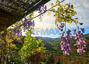 Vista delle montagne - Casa semi indipendente Via Roma
 
77, Carro - foto 4