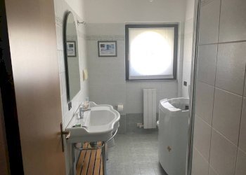 Bagno - Three-room apartment via Giacomo Leopardi, 33/a, Erba - photo 4