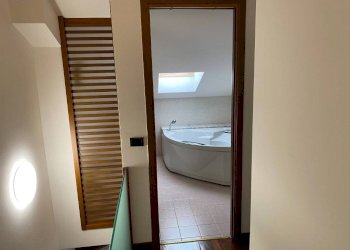 Disimpegno - Three-room apartment via Giacomo Leopardi, 33/a, Erba - photo 14