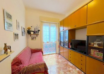 Stanza arredata - Trilocale via Giulio Tanini, 29B, Genova (zona Borgoratti) - foto 6