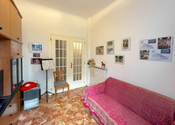 Stanza arredata - Trilocale via Giulio Tanini, 29B, Genova (zona Borgoratti) - foto 7