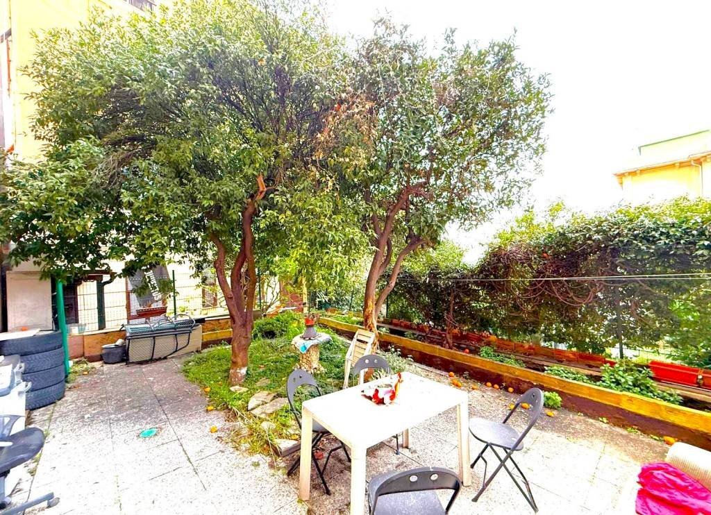 Giardino - Quadrilocale via Ernesto Cabruna, frazione Quinto Al Mare, Genova - foto 1