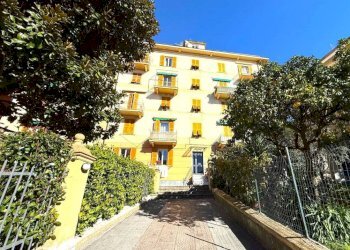 Cortile interno - Quadrilocale via Ernesto Cabruna, frazione Quinto Al Mare, Genova - foto 12