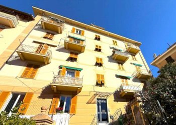 Facciata - Quadrilocale via Ernesto Cabruna, frazione Quinto Al Mare, Genova - foto 14