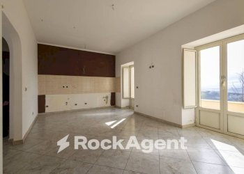 Cucina - Trilocale largo Raffaele Marincola Cattaneo, 33, Catanzaro - foto 5