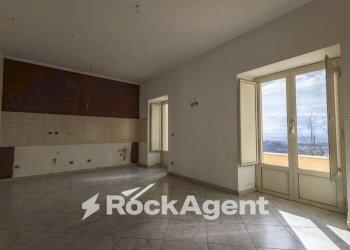 Cucina - Trilocale largo Raffaele Marincola Cattaneo, 33, Catanzaro - foto 7