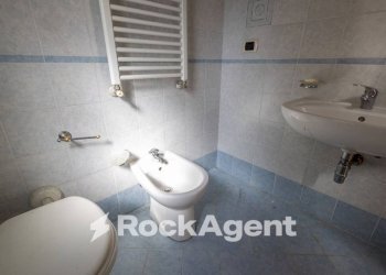 Bagno - Trilocale largo Raffaele Marincola Cattaneo, 33, Catanzaro - foto 33