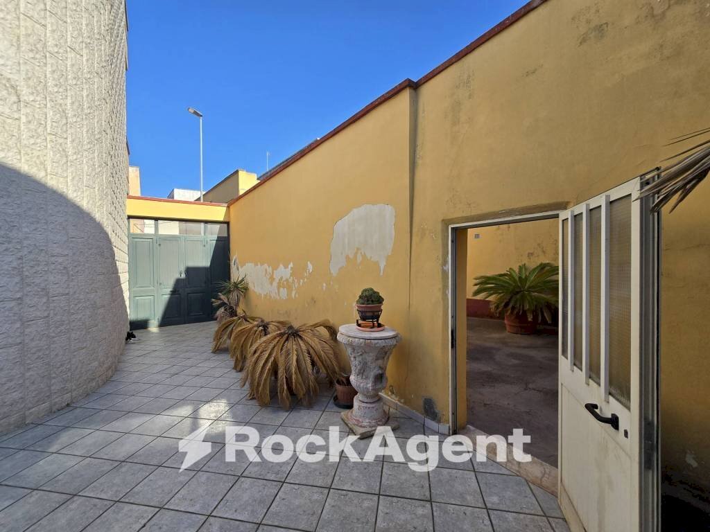 Cortile interno - Stabile - Palazzo via Principe di Napoli, 31, Carmiano - foto 3