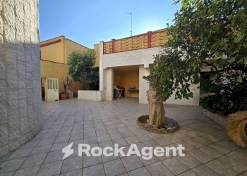 Giardino - Stabile - Palazzo via Principe di Napoli, 31, Carmiano - foto 1