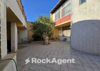 Cortile interno - Stabile - Palazzo via Principe di Napoli, 31, Carmiano - foto 2
